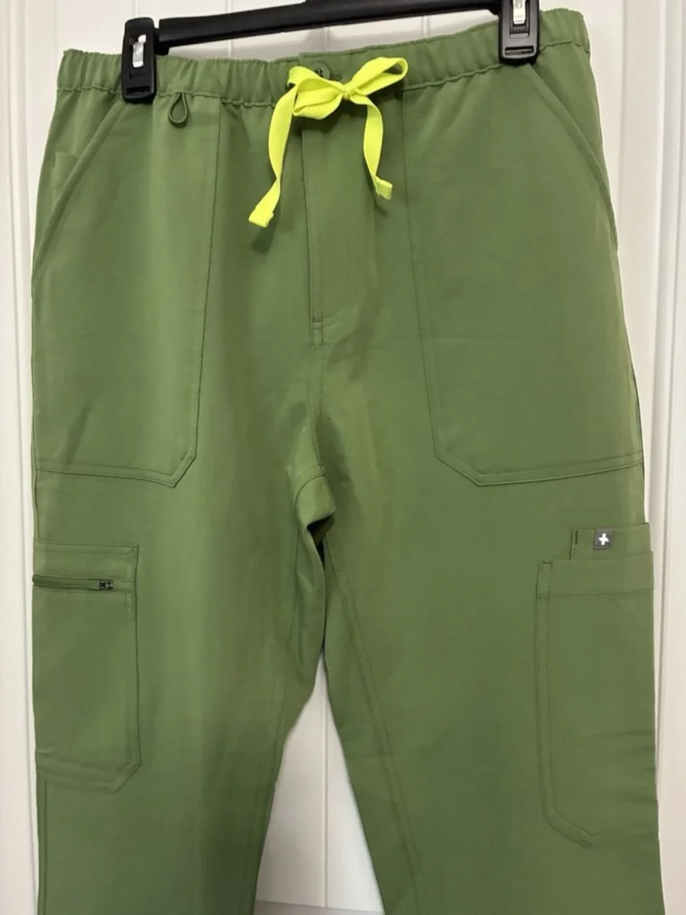 Figs Axim Cargo Scrub Pants In Olive Size MT 32” x 33”